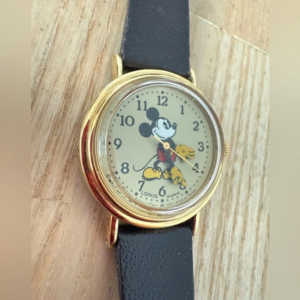 Vintage Disney Lorus Mickey Mouse moving arms watch NEW BATTERY